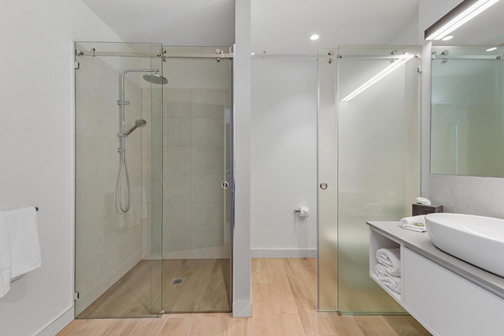 Peppers Silo Hotel Launceston Ngoại thất bức ảnh A shower enclosure