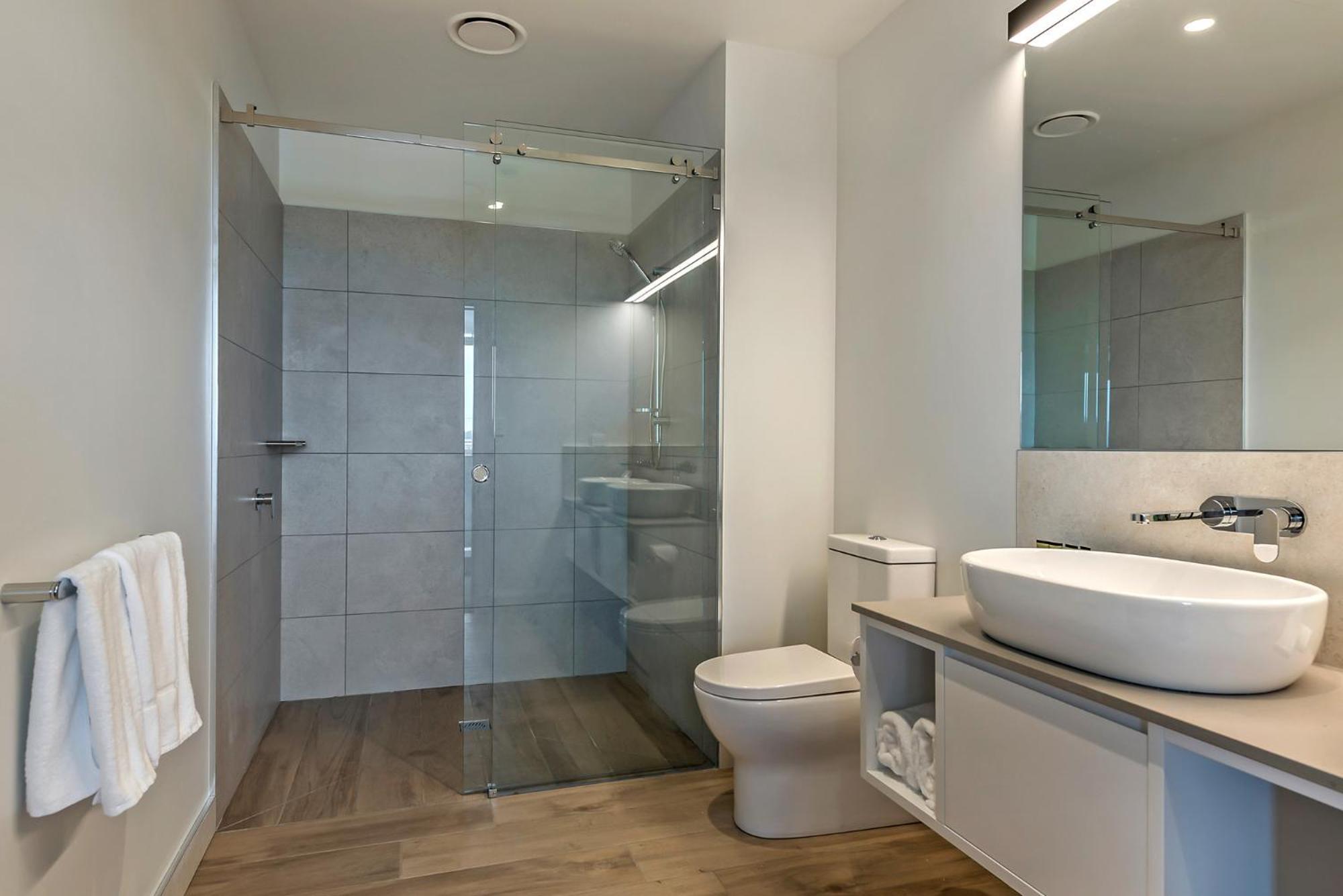 Peppers Silo Hotel Launceston Ngoại thất bức ảnh A modern bathroom