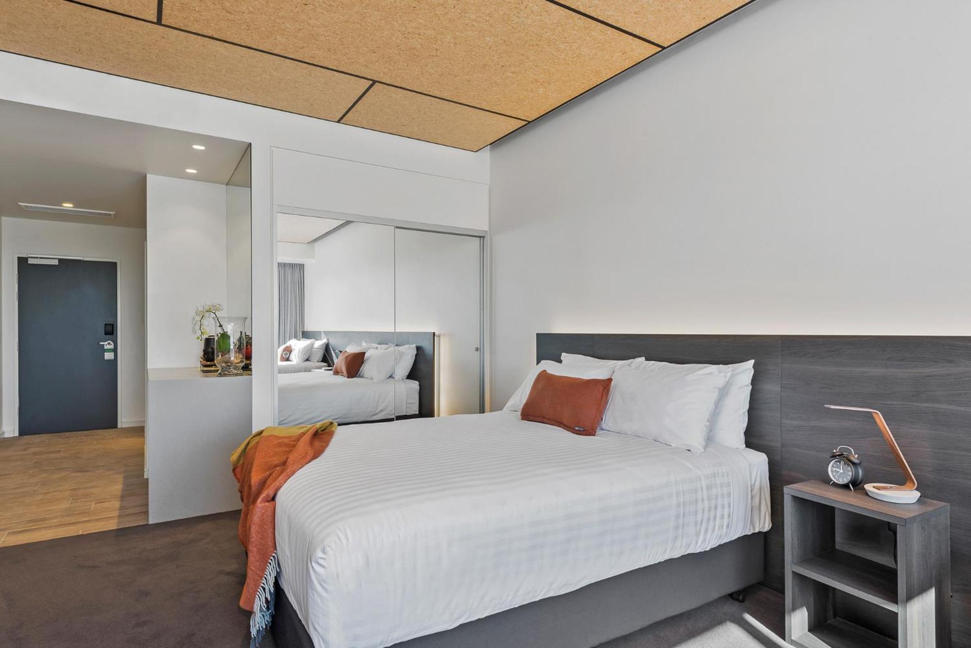 Peppers Silo Hotel Launceston Ngoại thất bức ảnh A bedroom at the hotel
