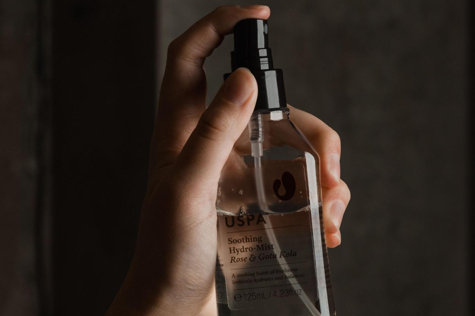 Peppers Silo Hotel Launceston Ngoại thất bức ảnh A woman using a facial mist