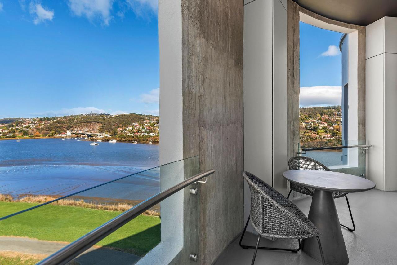 Peppers Silo Hotel Launceston Ngoại thất bức ảnh Balcony of a suite at the Crowne Plaza Hotel, Geelong Waterfront