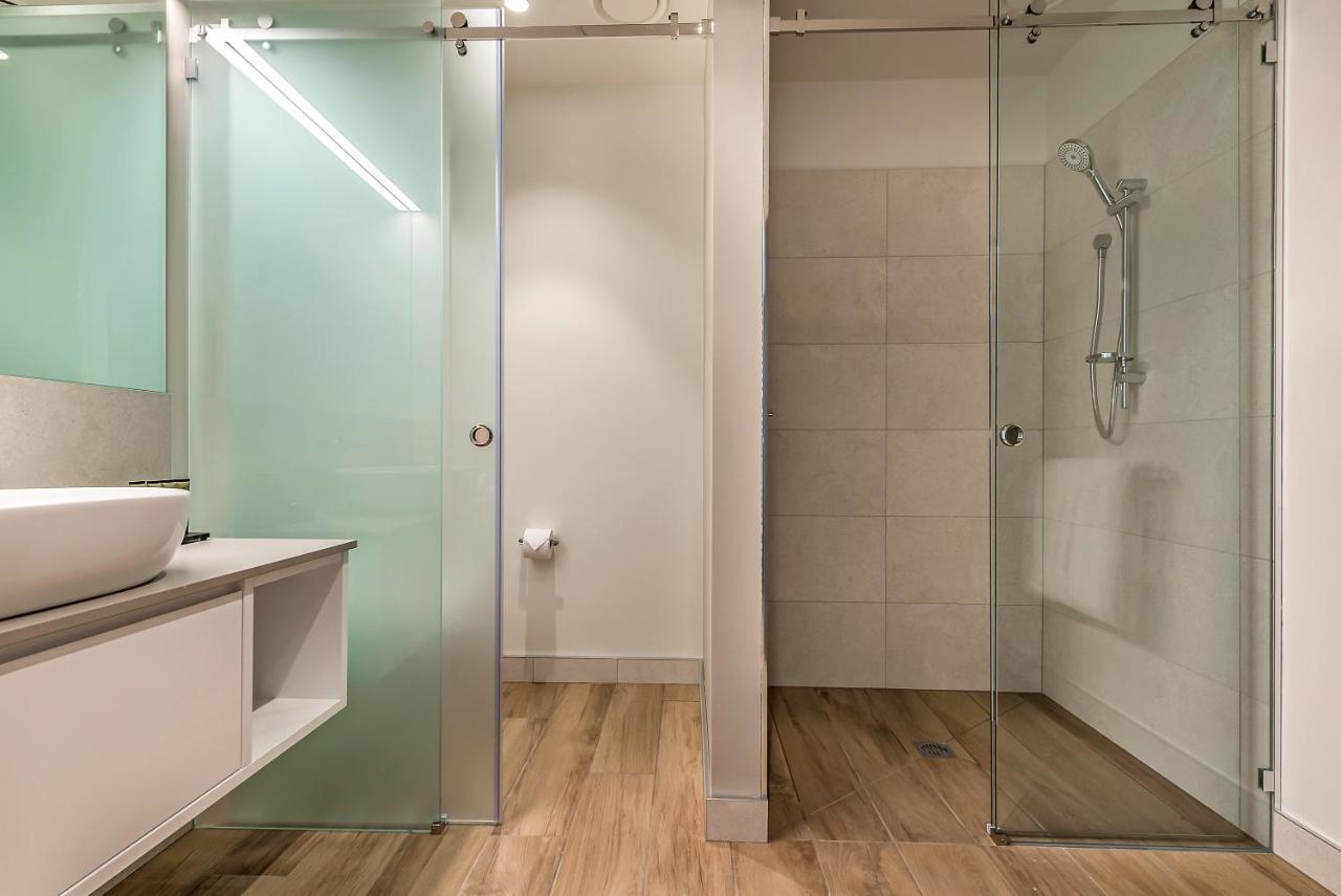 Peppers Silo Hotel Launceston Phòng bức ảnh A shower door